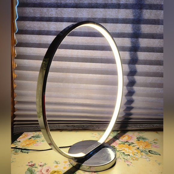 Circler Desk Lamp - Picture 2 of 9